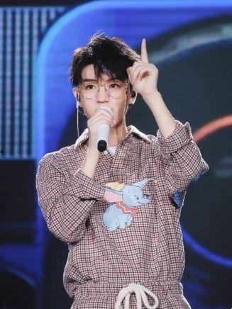 王俊凯生日韩国视频